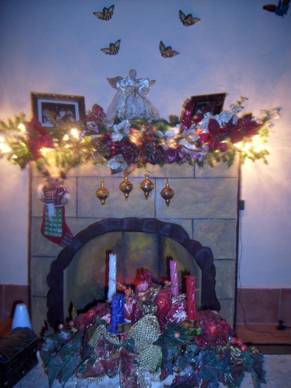 Nuestra chimenea y corona de adviento. fotos de navidad digital
